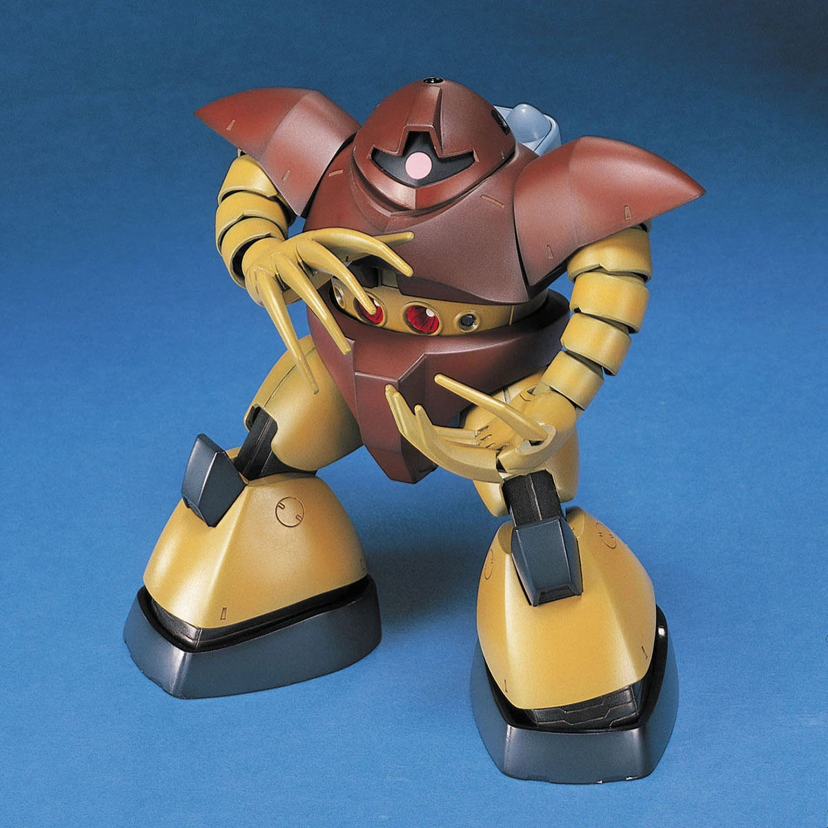 HG Gogg Gundam Model Kit pose with claws