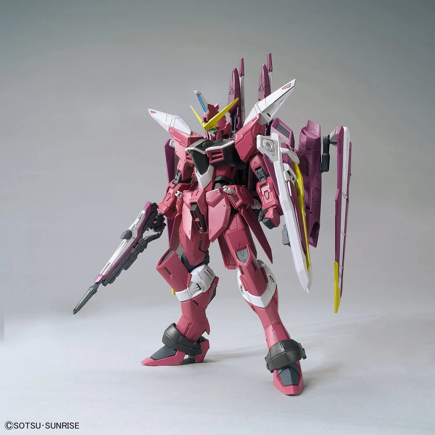 MG Justice Gundam model kit front view