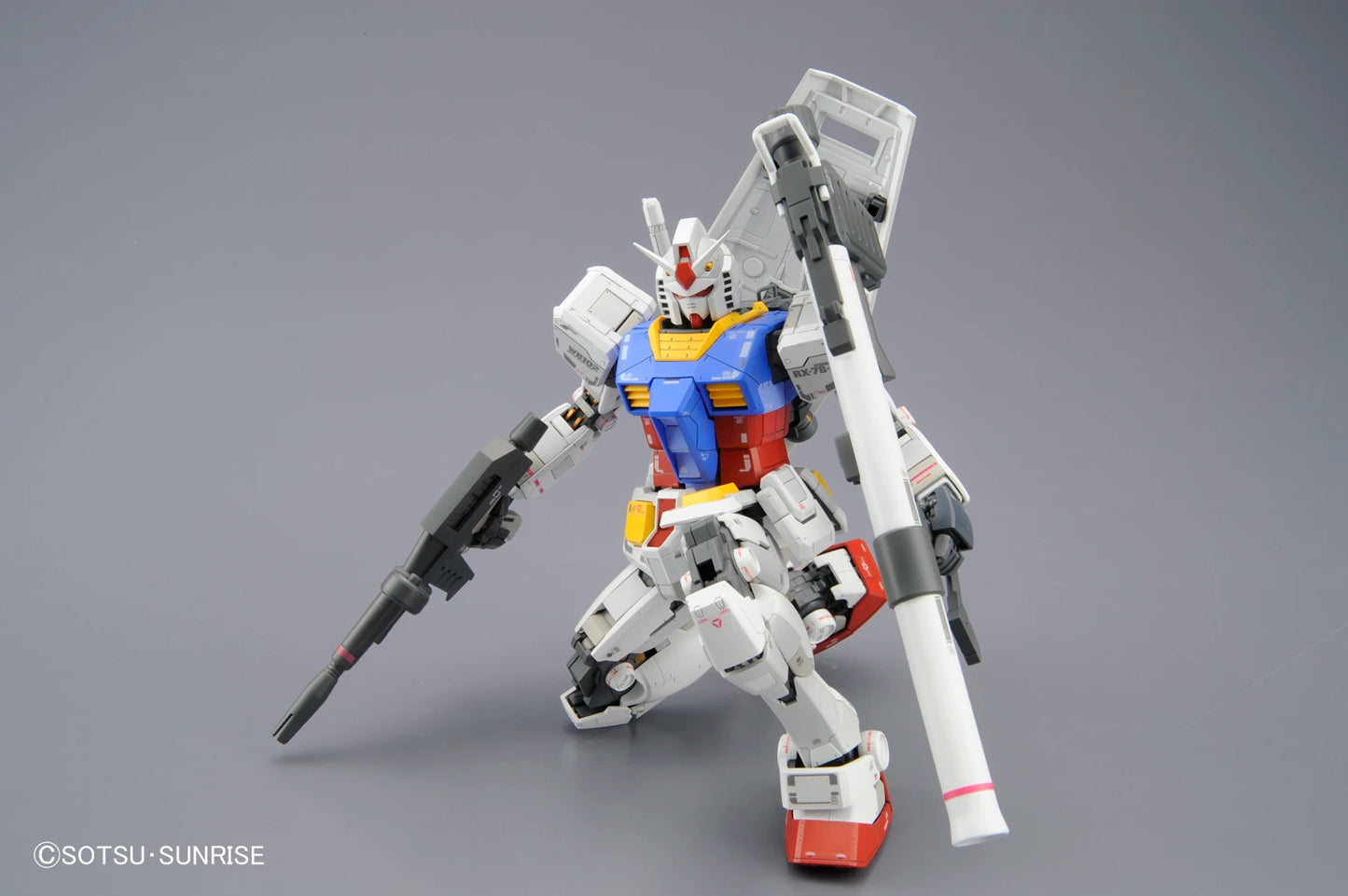 MG RX-78-2  ver. 3.0 Gundam model kit action pose 1
