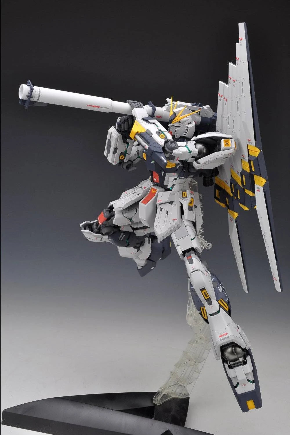 MG Nu Gundam Ver. Ka bazooka pose Gundam model kit