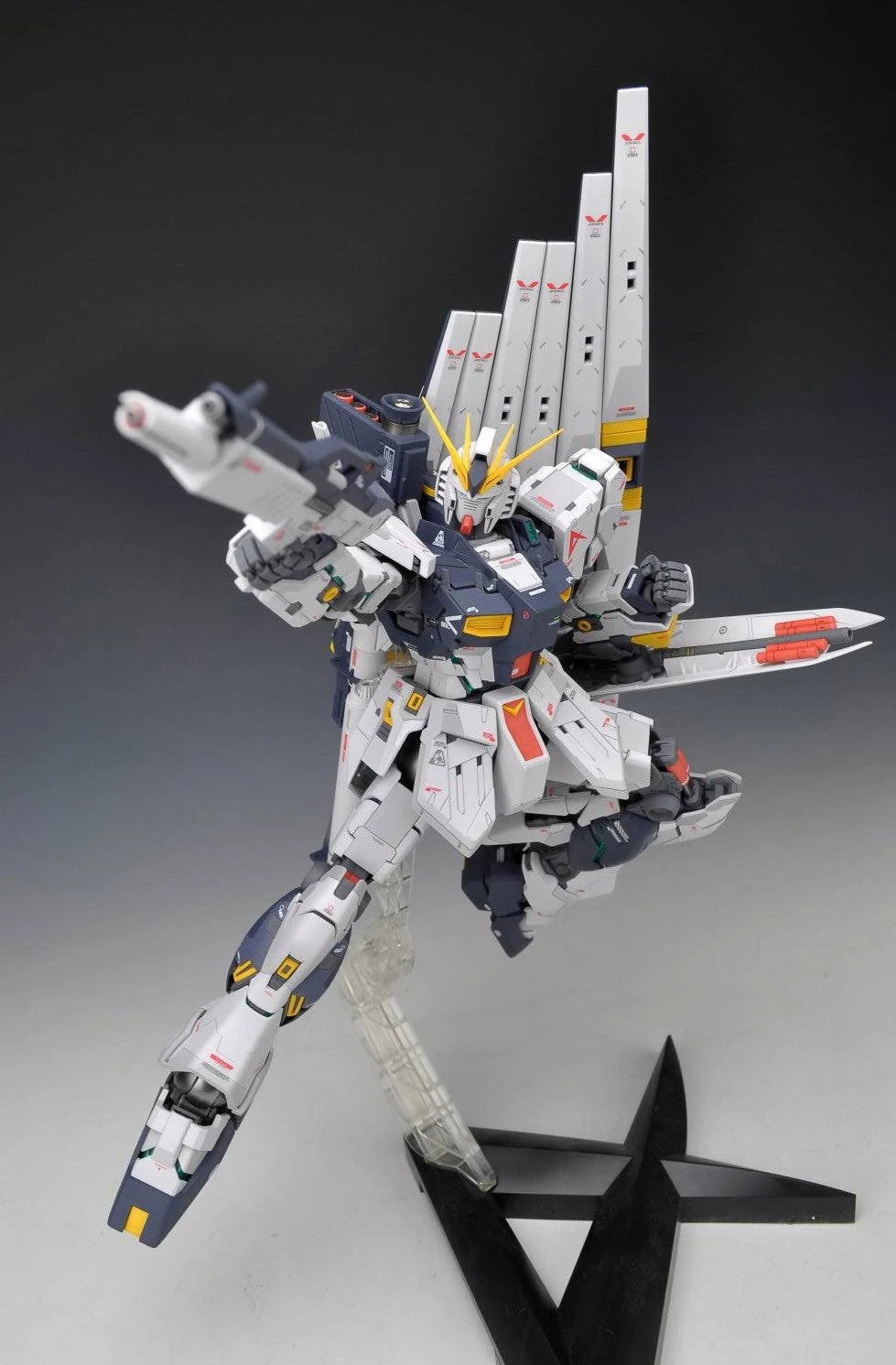 MG Nu Gundam Ver. Ka beam rifle pose Gundam model kit